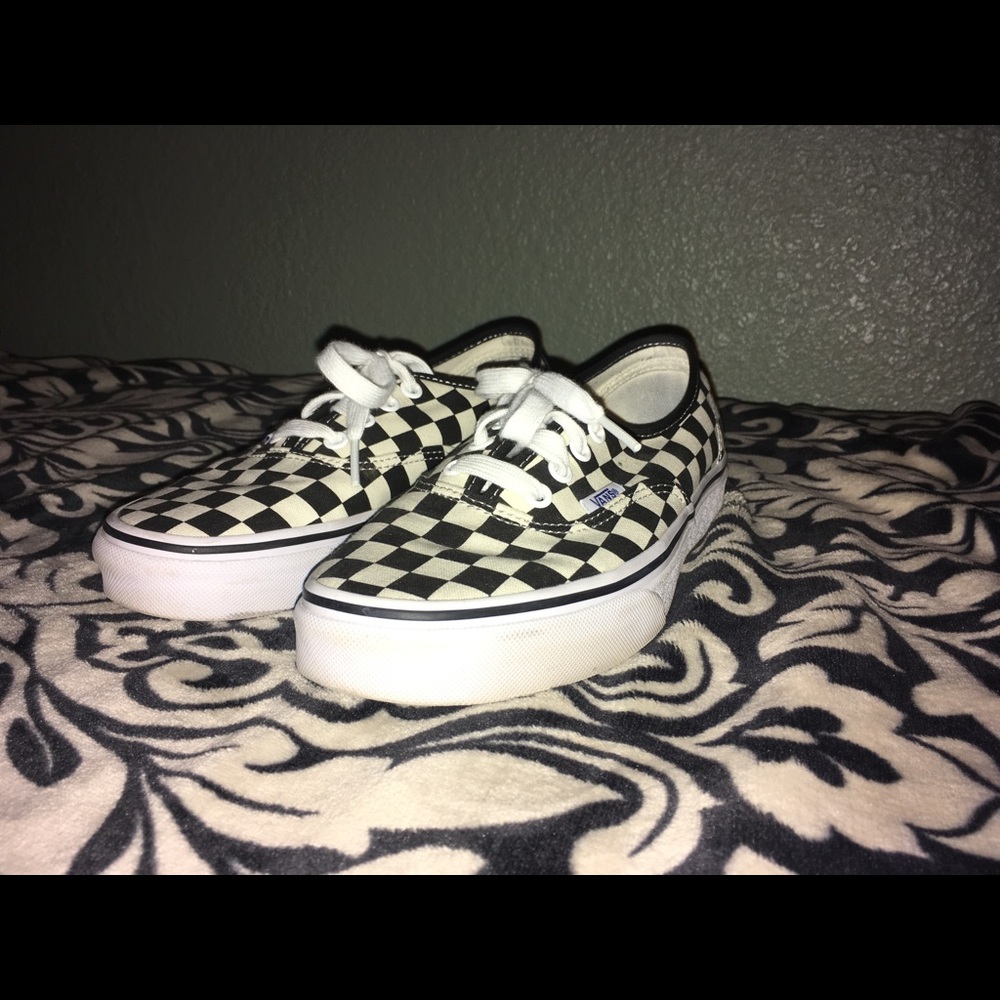 Checkerboard Vans with Laces (Not SlipOn!!)